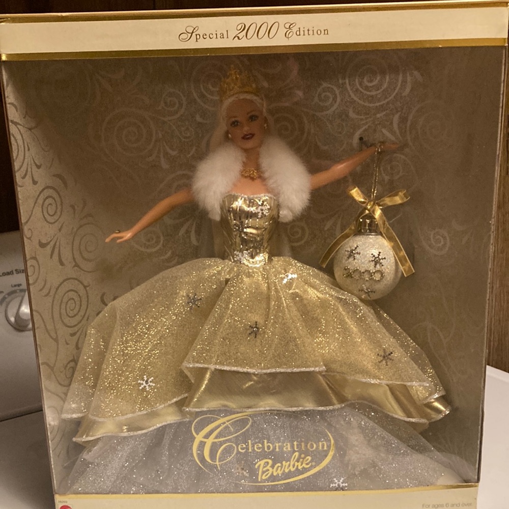 2000 holiday Barbie